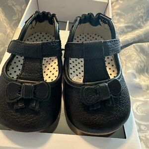 Robeez NWT baby girl shoes all leather.